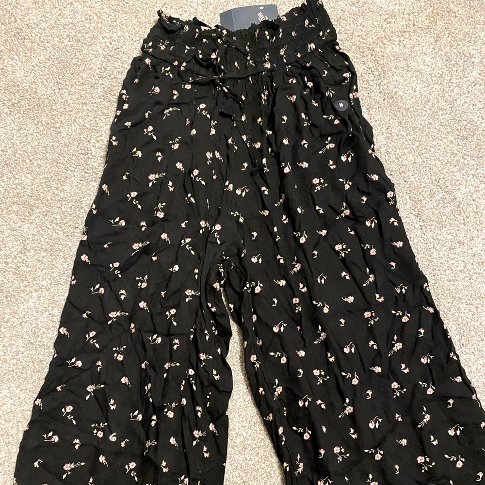 Size Medium Hollister Plazzo Pants
